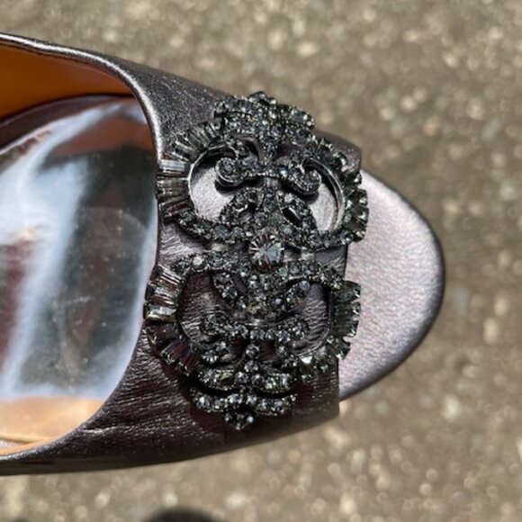 Badgley Mischka Silver Peep Toe Crystal Brooch Pumps - Picture 6 of 13